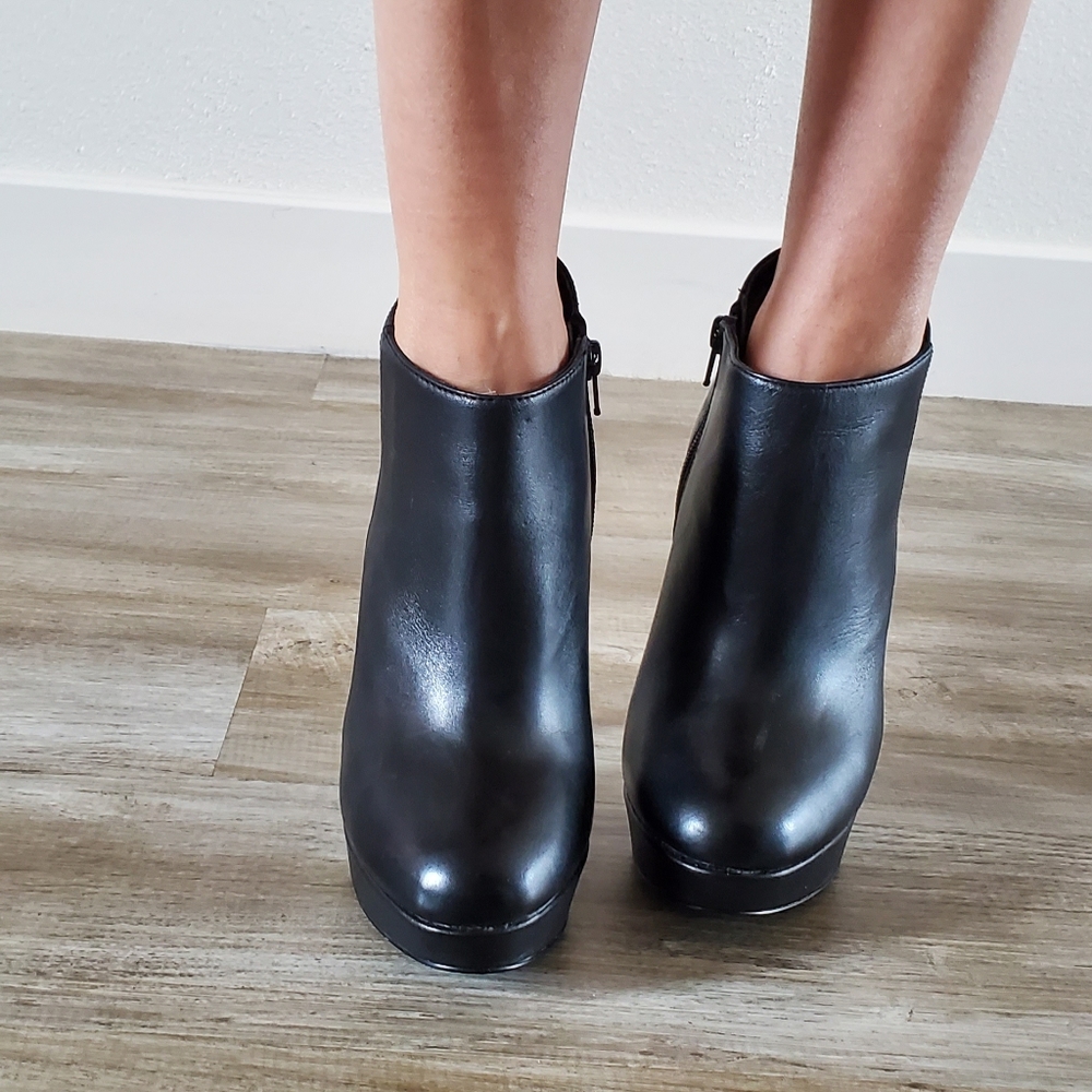 Shoes - Picture 2 of 3